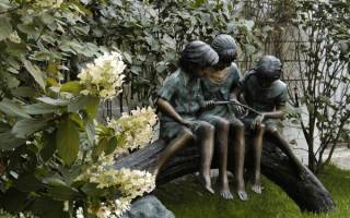 Садовая скульптура в дизайне участка